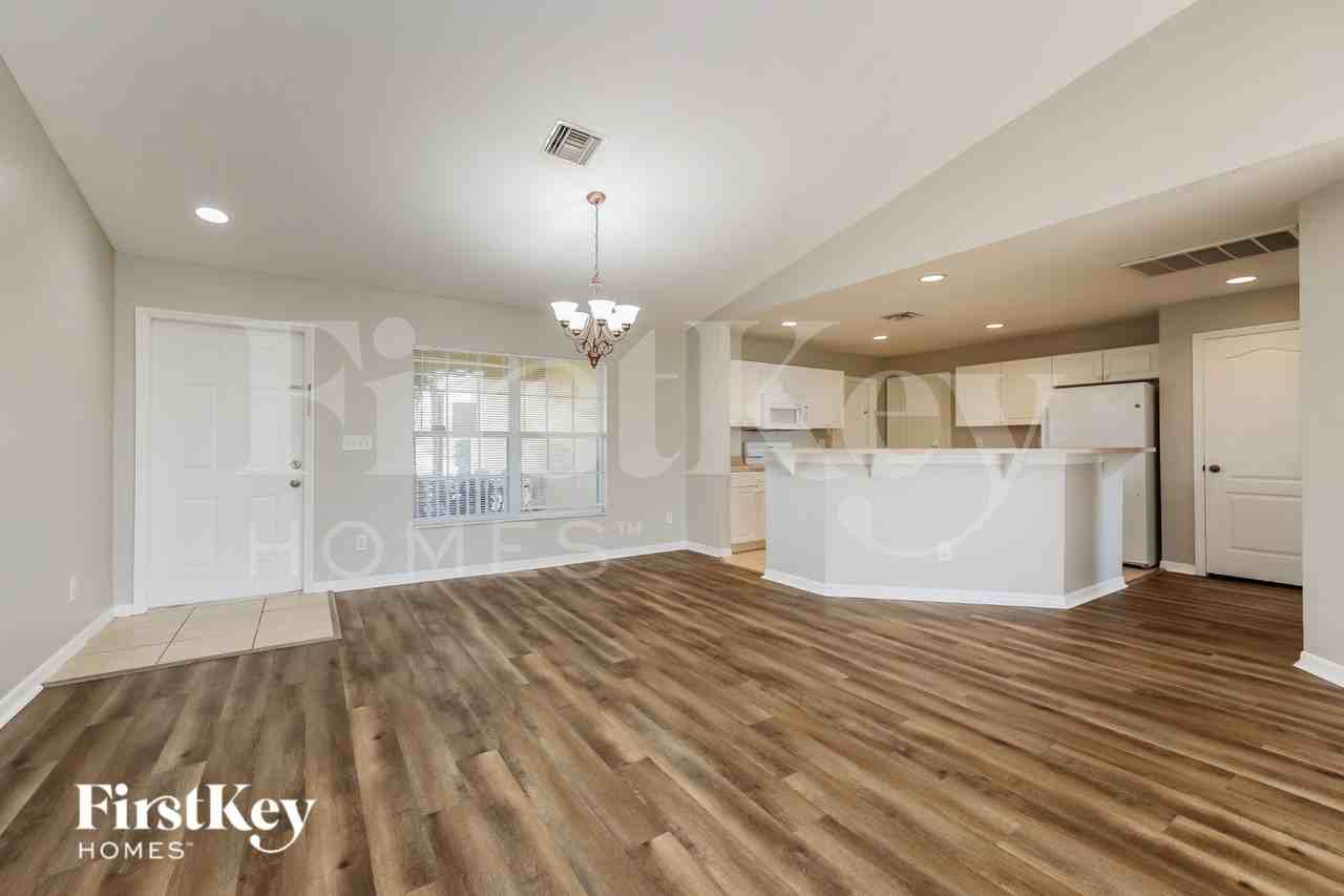 4026 Ne 22nd Ave - Photo 4 of 16