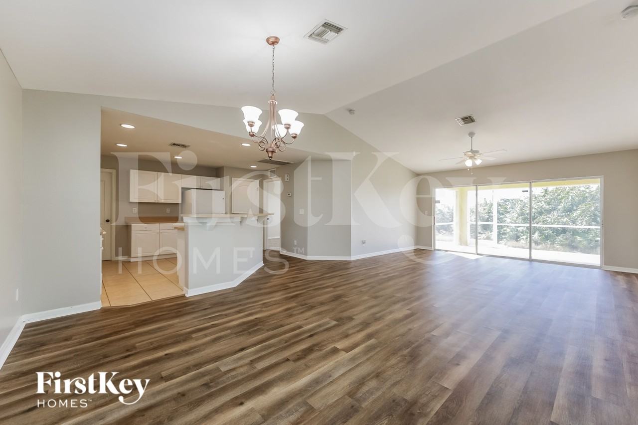 4026 Ne 22nd Ave - Photo 5 of 16