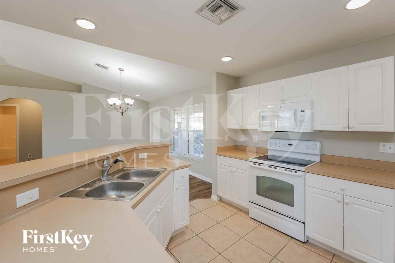 4026 Ne 22nd Ave - Photo 6 of 16