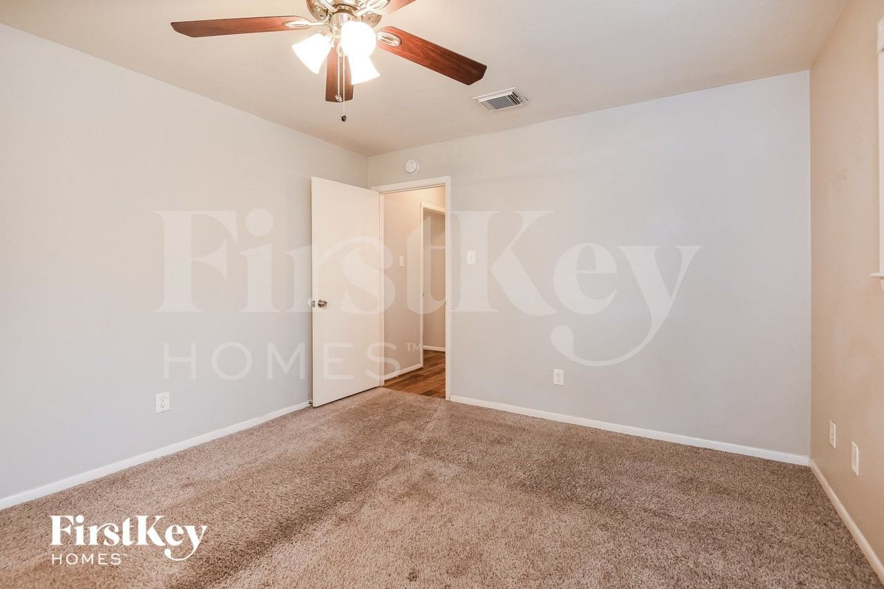 3609 Avenue P - Photo 7 of 15