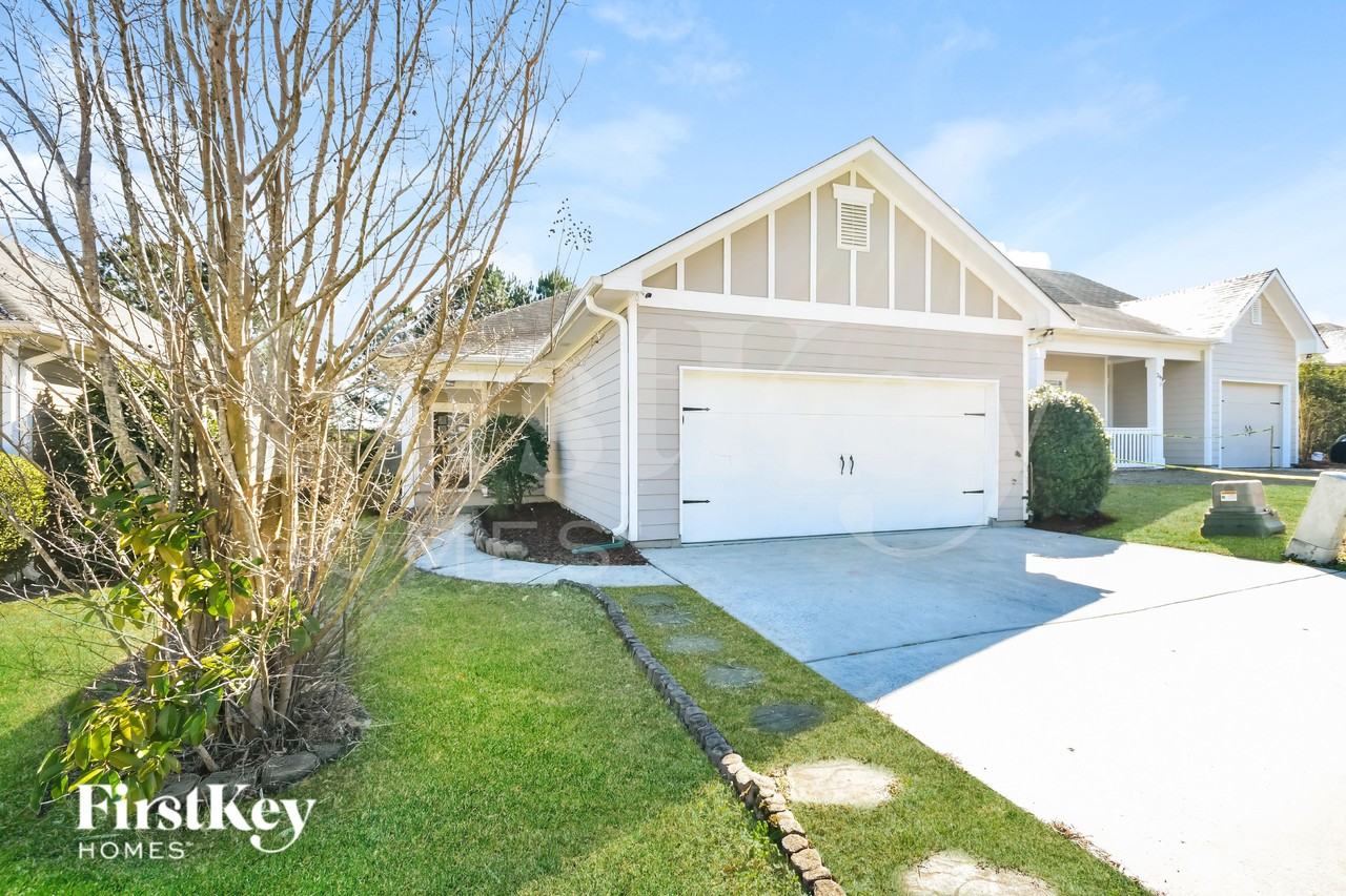 285 Hathaway Ln - Photo 2 of 16