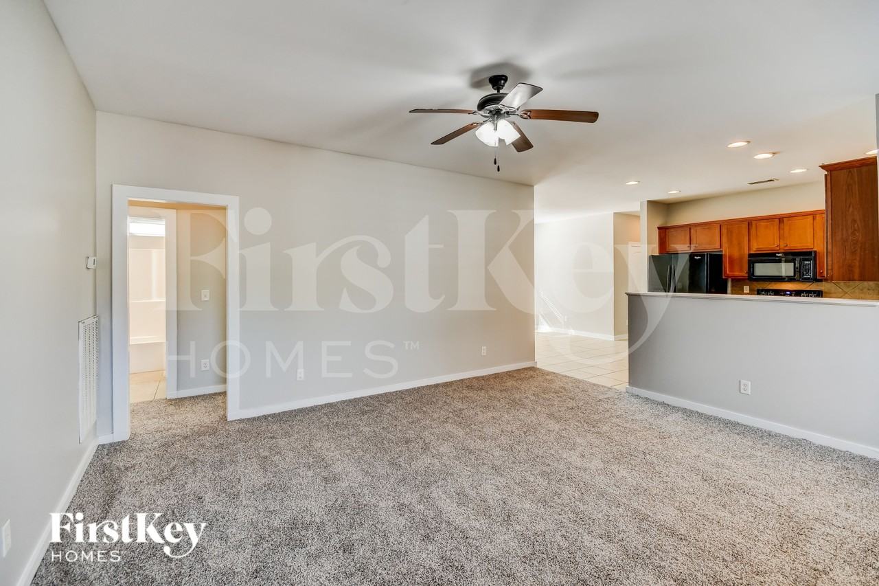 285 Hathaway Ln - Photo 4 of 16