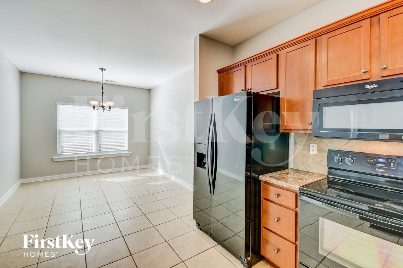 285 Hathaway Ln - Photo 7 of 16