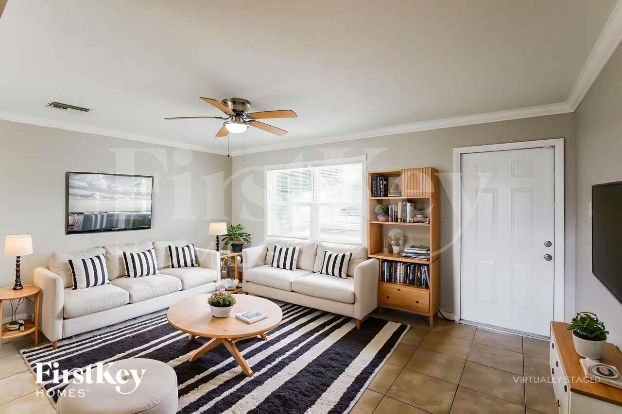 240 N 69th Way - Photo 3 of 19