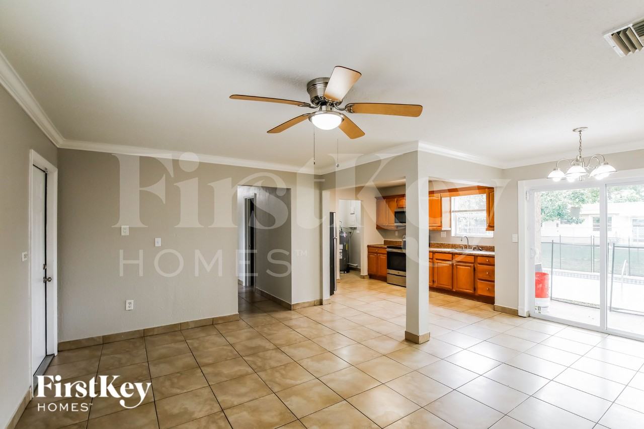 240 N 69th Way - Photo 5 of 19