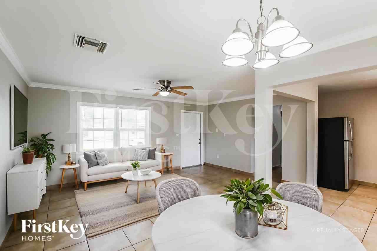 240 N 69th Way - Photo 7 of 19