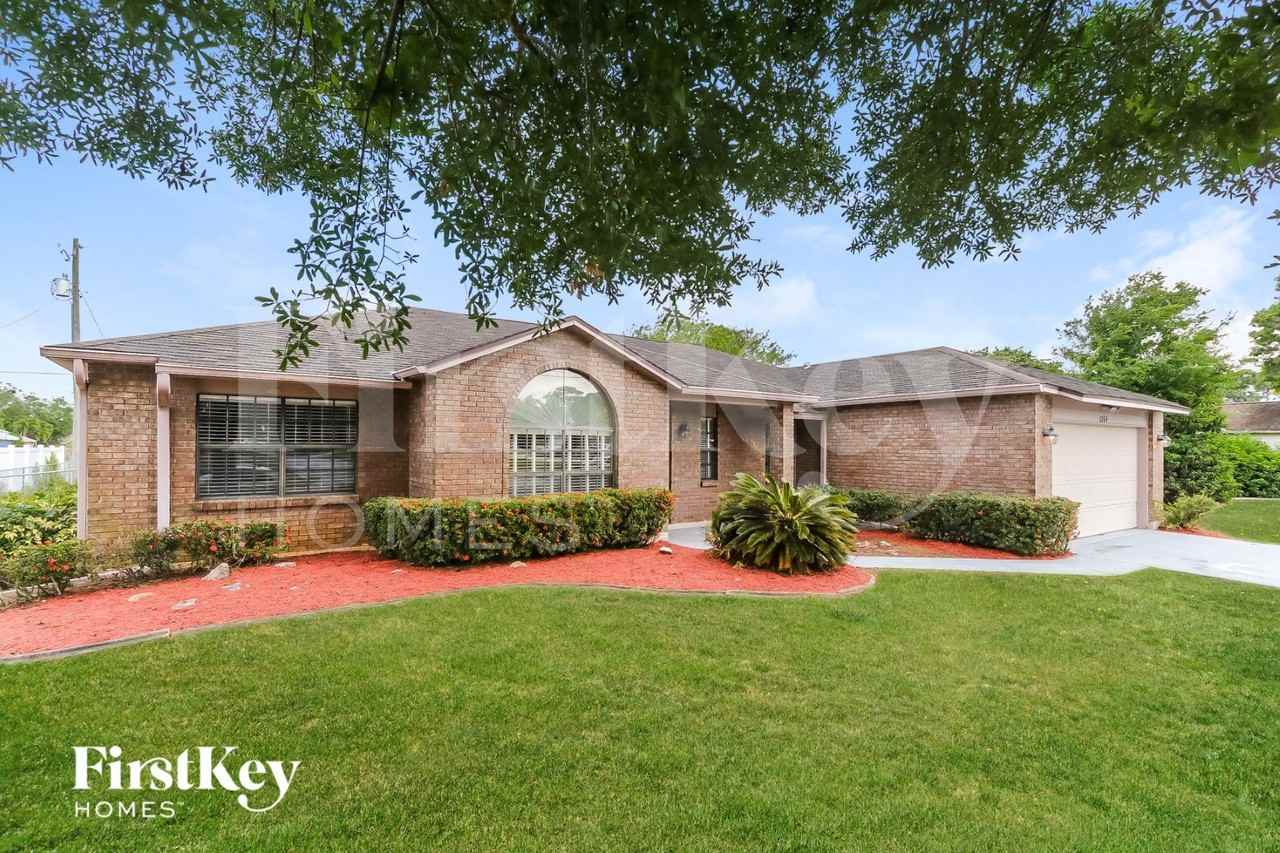 1365 Se Floresta Dr - Photo 2 of 15