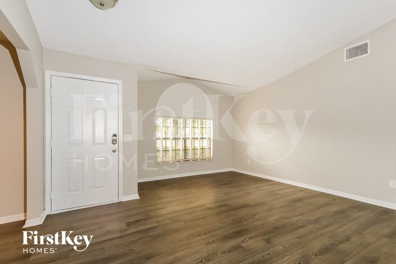 1365 Se Floresta Dr - Photo 4 of 15