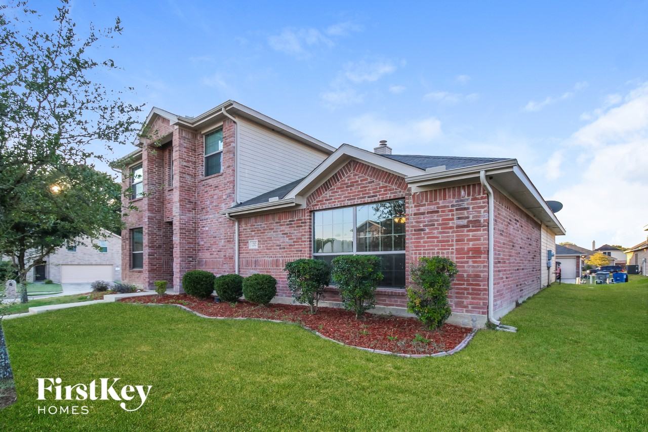 1202 Jewell Ln - Photo 2 of 15