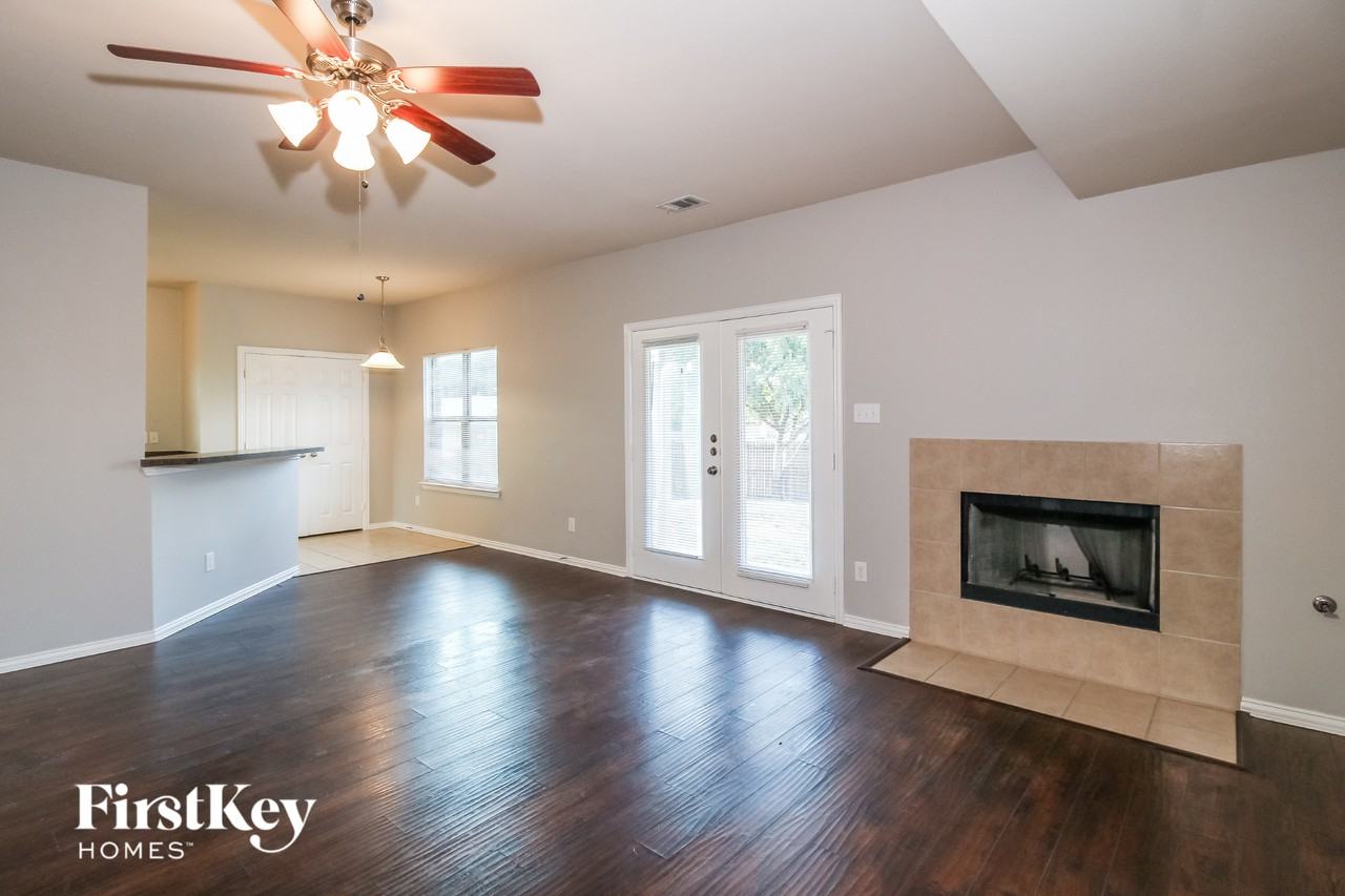 1202 Jewell Ln - Photo 3 of 15