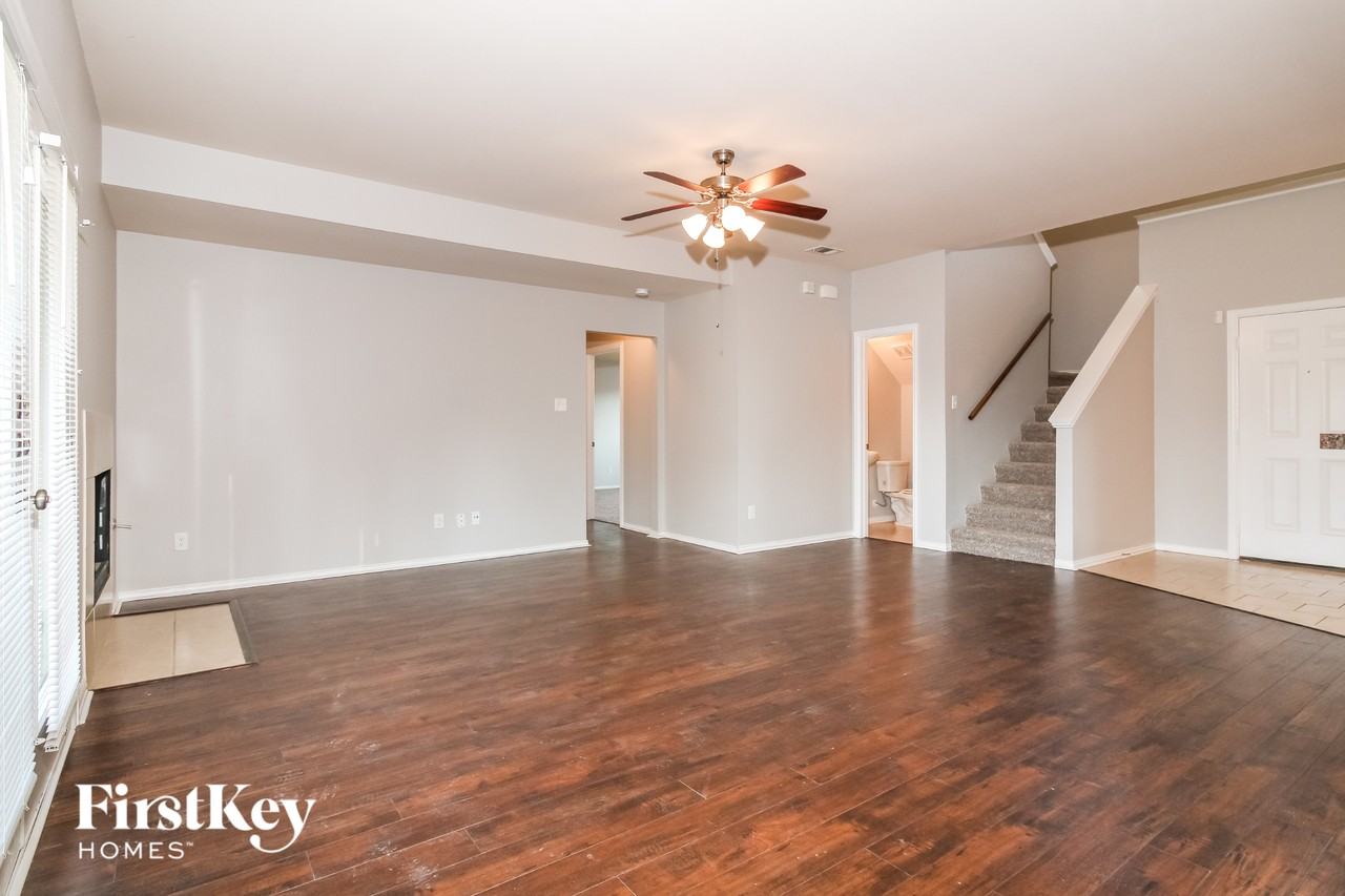 1202 Jewell Ln - Photo 4 of 15