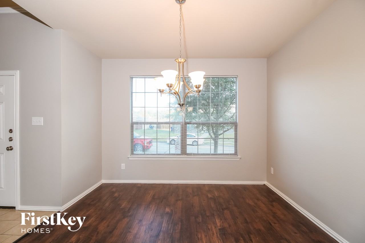 1202 Jewell Ln - Photo 5 of 15