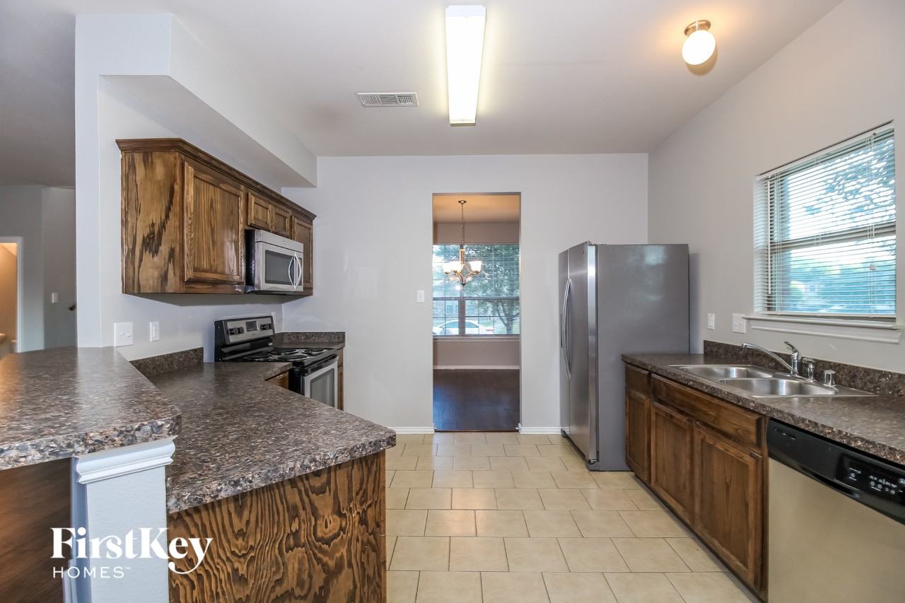 1202 Jewell Ln - Photo 7 of 15