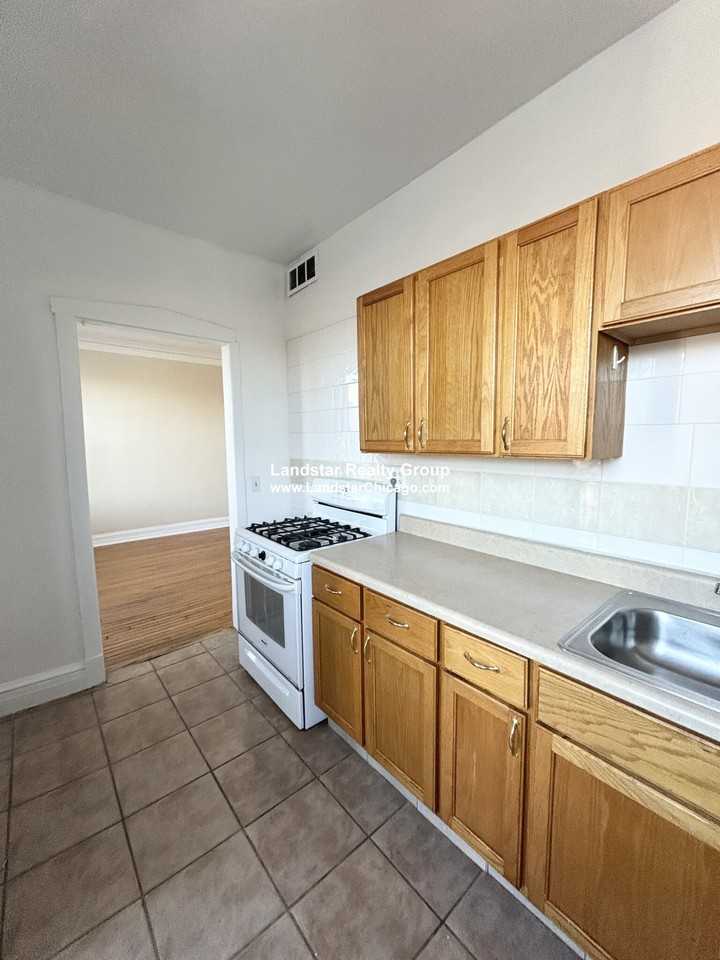 1670 W Pratt Blvd #2A - Photo 2 of 17