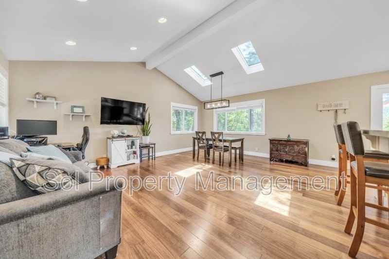 20800 Locust Dr - Photo 3 of 22