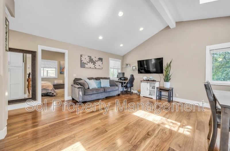 20800 Locust Dr - Photo 4 of 22