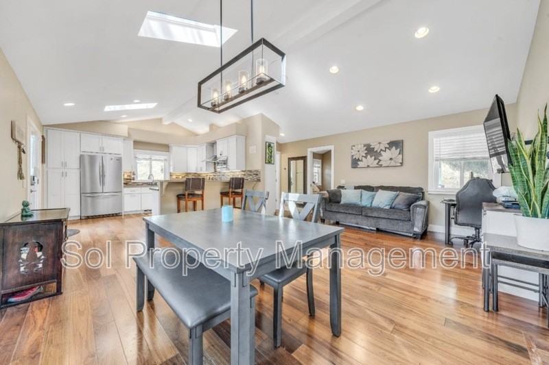 20800 Locust Dr - Photo 5 of 22