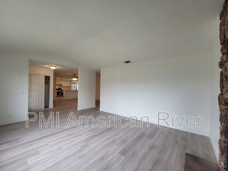 4508 Windcloud Ave - Photo 3 of 29