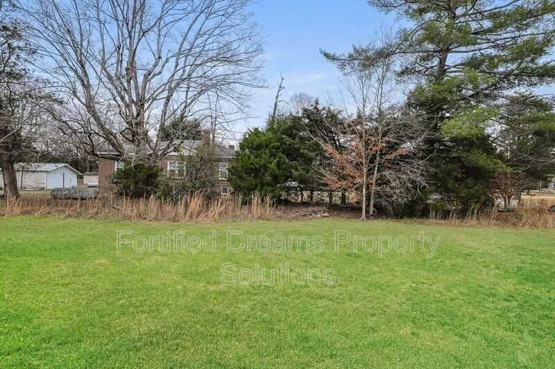 400 N Smith St - Photo 7 of 11