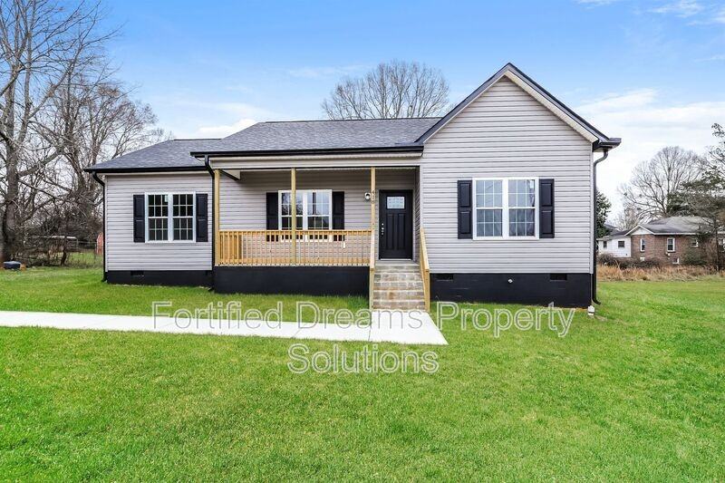 418 N Smith St - Photo 2 of 12