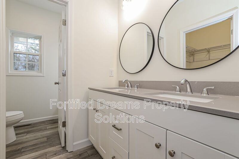 408 N Smith St - Photo 7 of 12