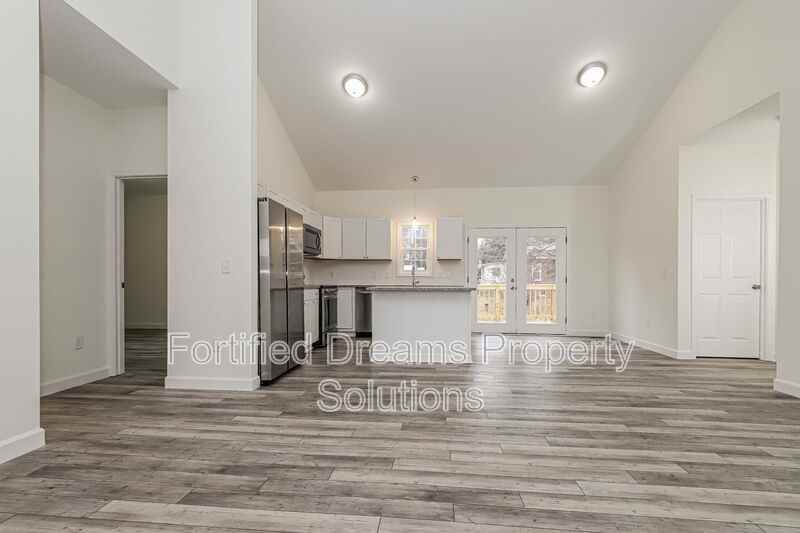 408 N Smith St - Photo 4 of 12