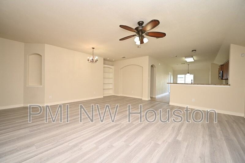 1506 York Creek Dr - Photo 7 of 38