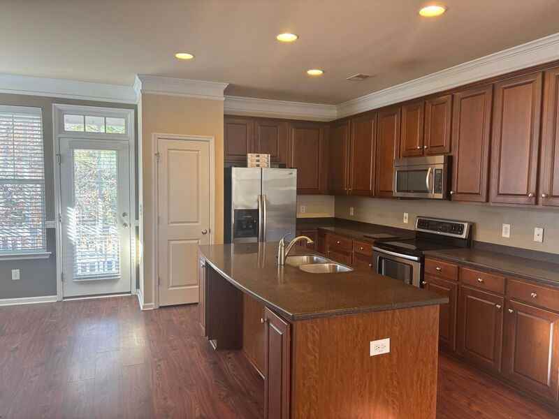 1559 Bluewater Way - Photo 3 of 26