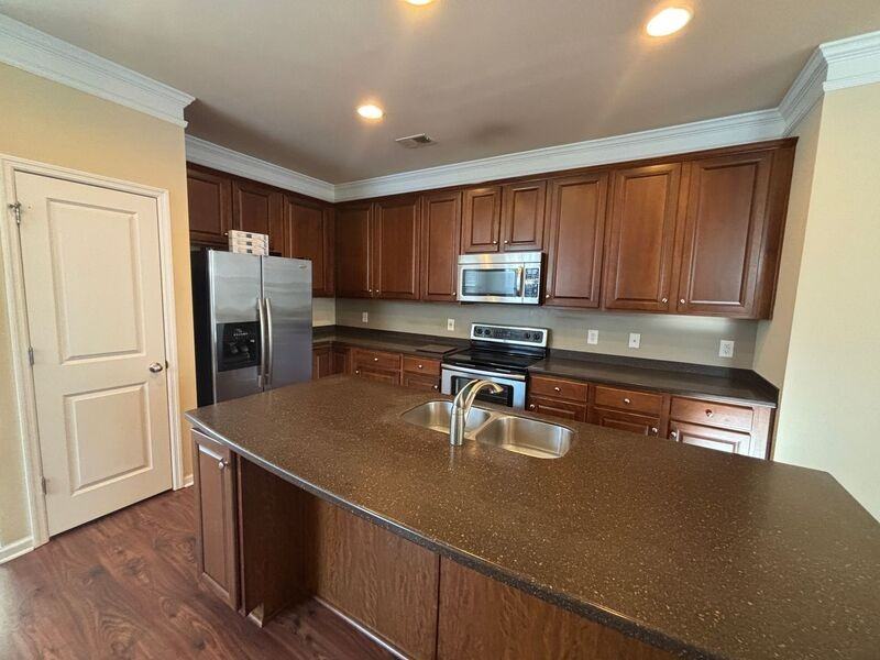 1559 Bluewater Way - Photo 4 of 26