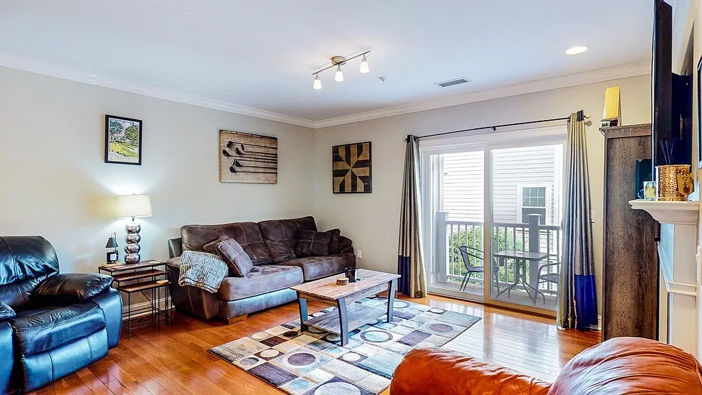 1100 Vfw Pkwy - Photo 3 of 11