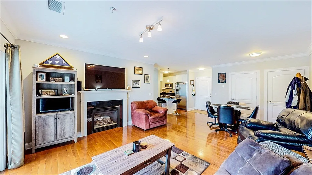 1100 Vfw Pkwy - Photo 4 of 11