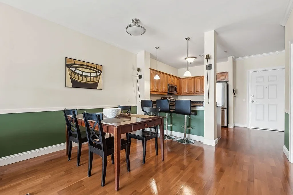 35 Commonwealth Ave - Photo 3 of 15