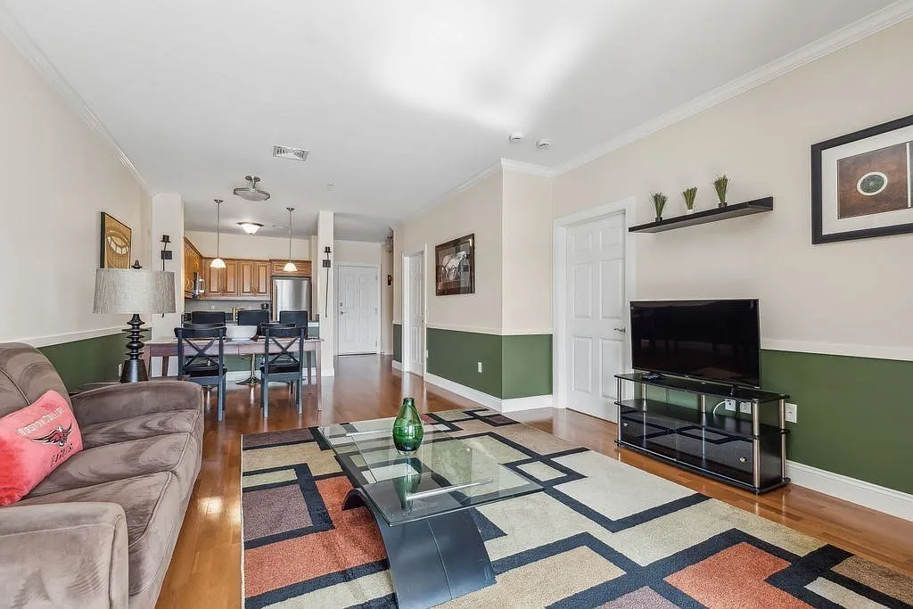 35 Commonwealth Ave - Photo 5 of 15