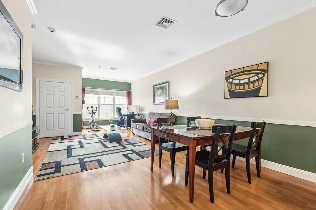 35 Commonwealth Ave - Photo 6 of 15