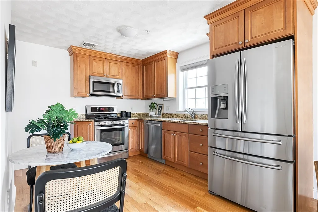 25 Cross St - Photo 2 of 14