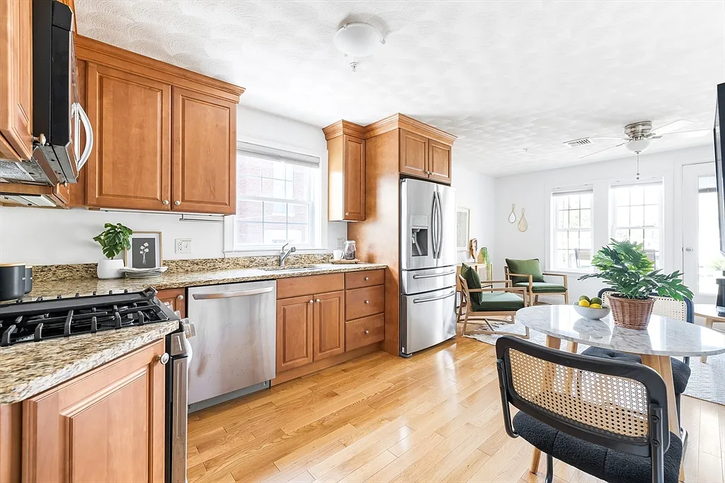 25 Cross St - Photo 3 of 14