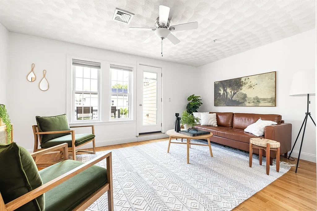 25 Cross St - Photo 4 of 14