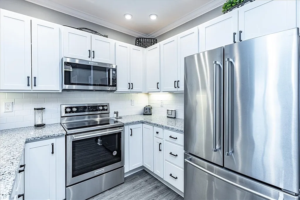 69 Foundry St - Photo 4 of 24