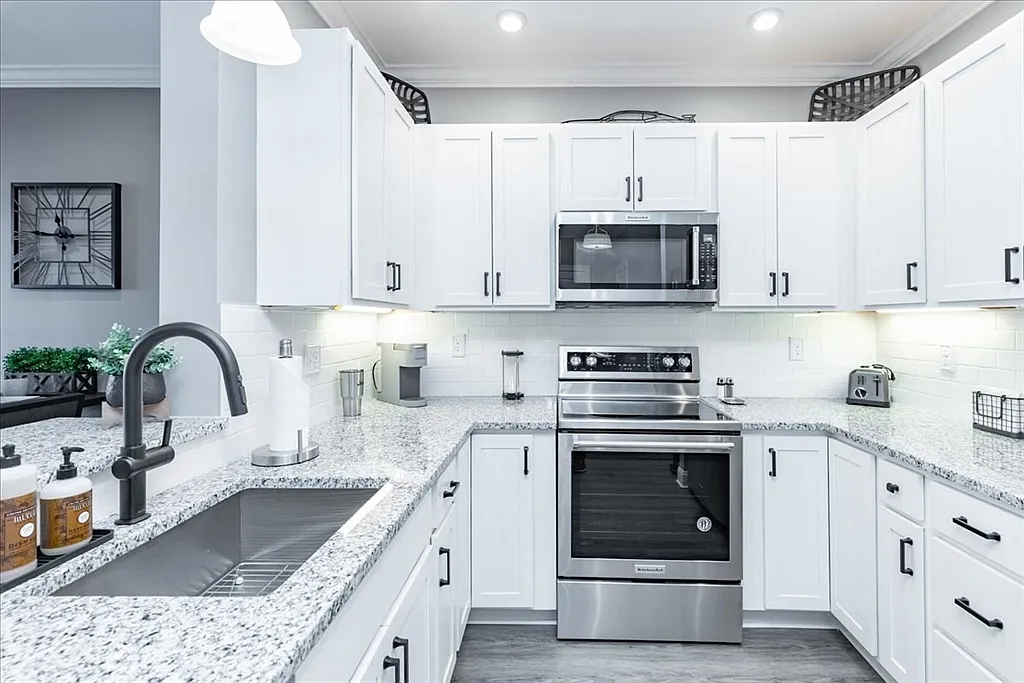 69 Foundry St - Photo 5 of 24