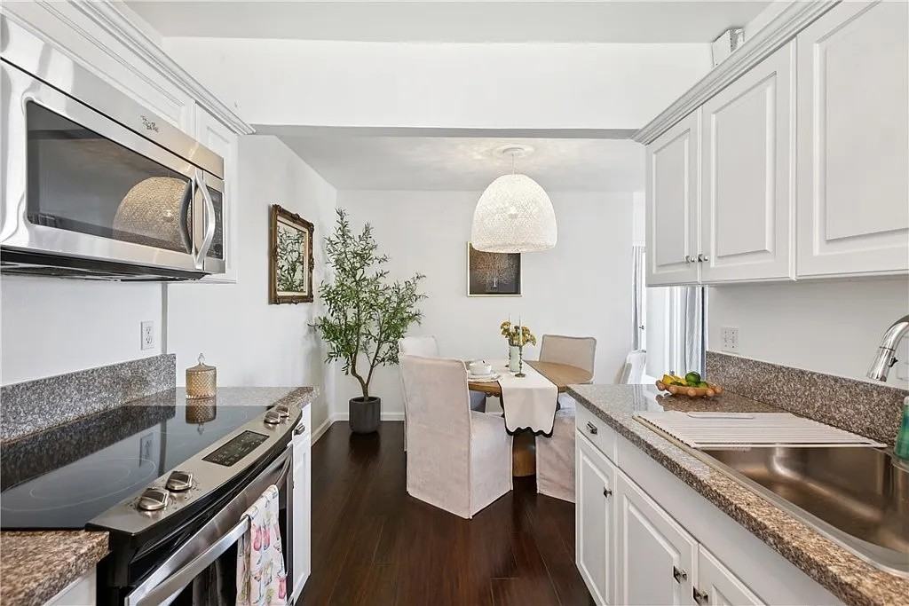 2704 Voorhees Ave - Photo 3 of 19