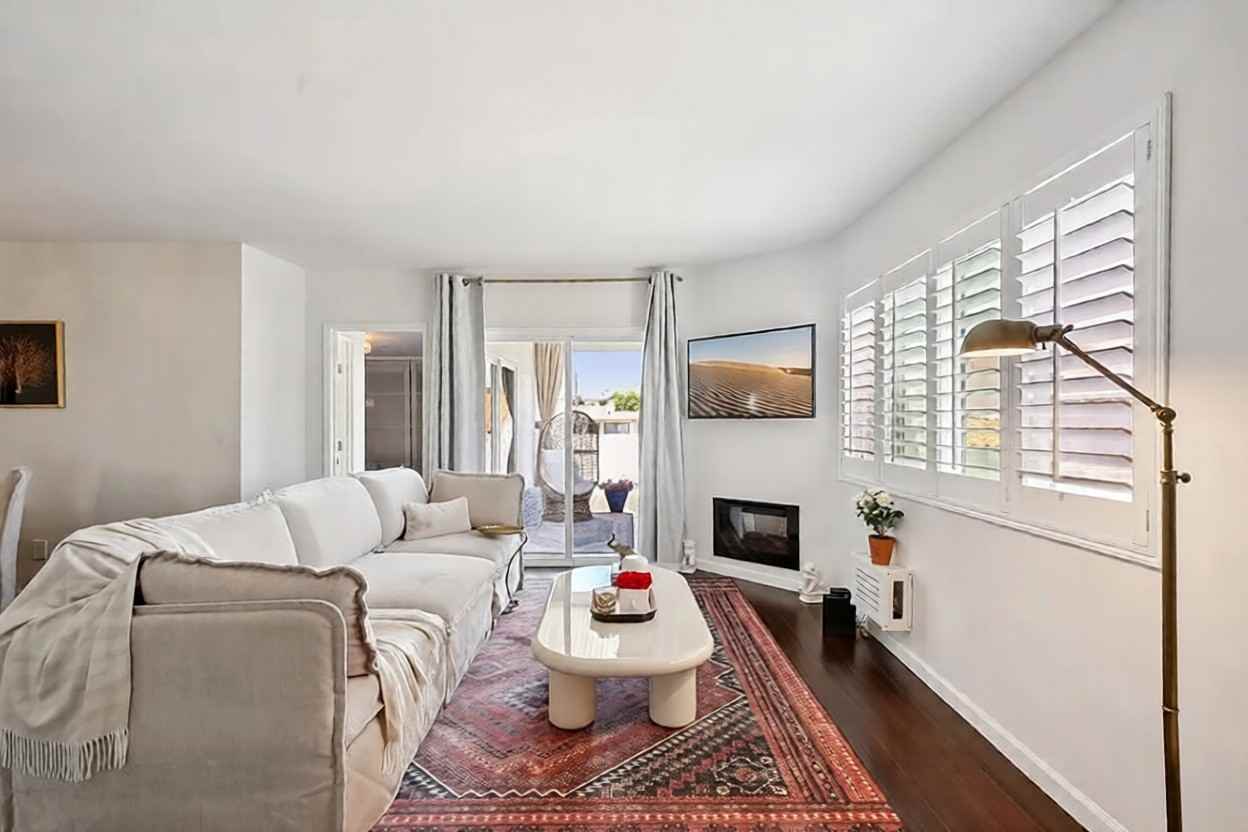 2704 Voorhees Ave - Photo 4 of 19