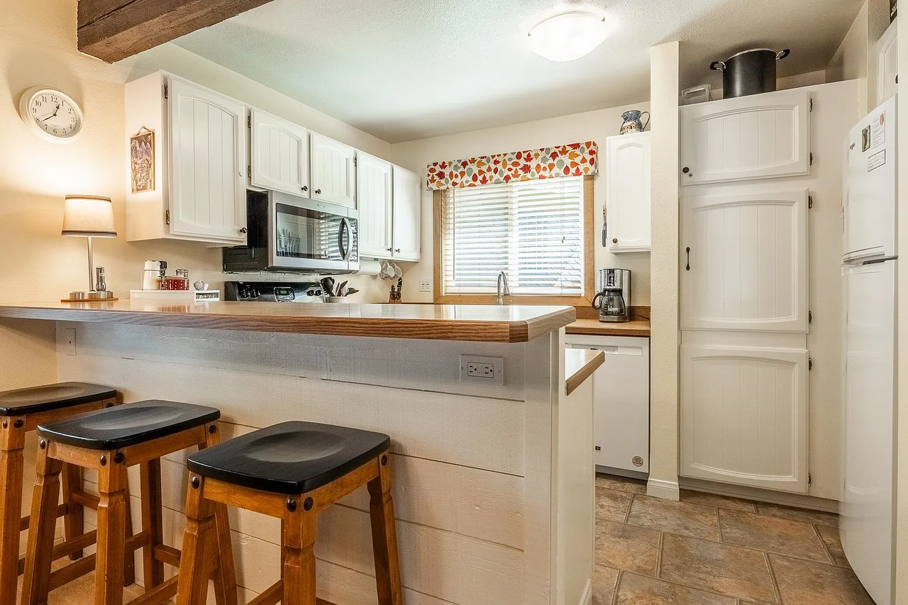 2 Arrowhead Dr - Photo 3 of 18