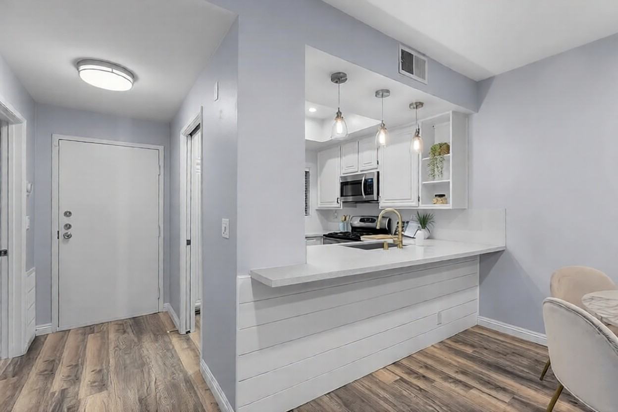 8675 Falmouth Ave - Photo 4 of 14