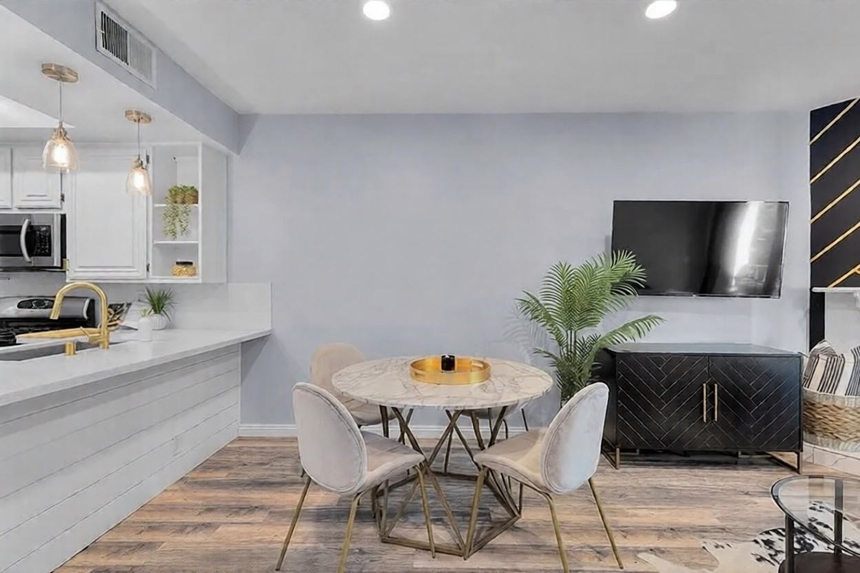 8675 Falmouth Ave - Photo 5 of 14