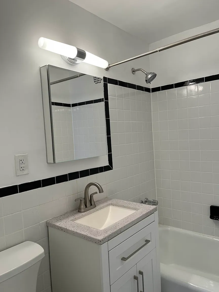 17545 88th Ave #5L - Photo 2 of 8