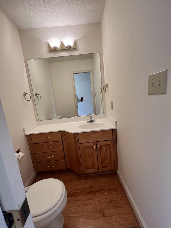 303 Lake Pointe Dr - Photo 6 of 36