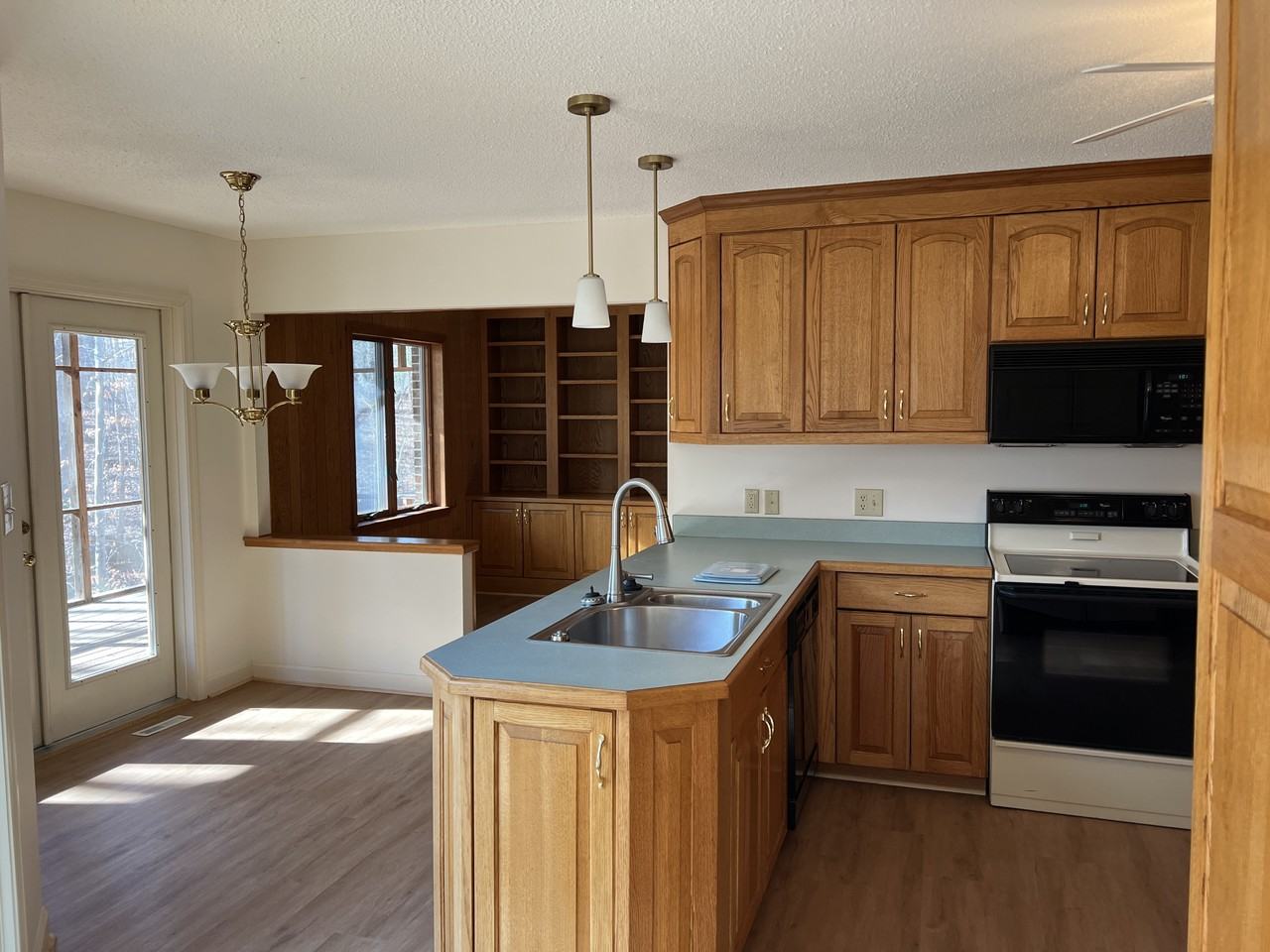 303 Lake Pointe Dr - Photo 7 of 36