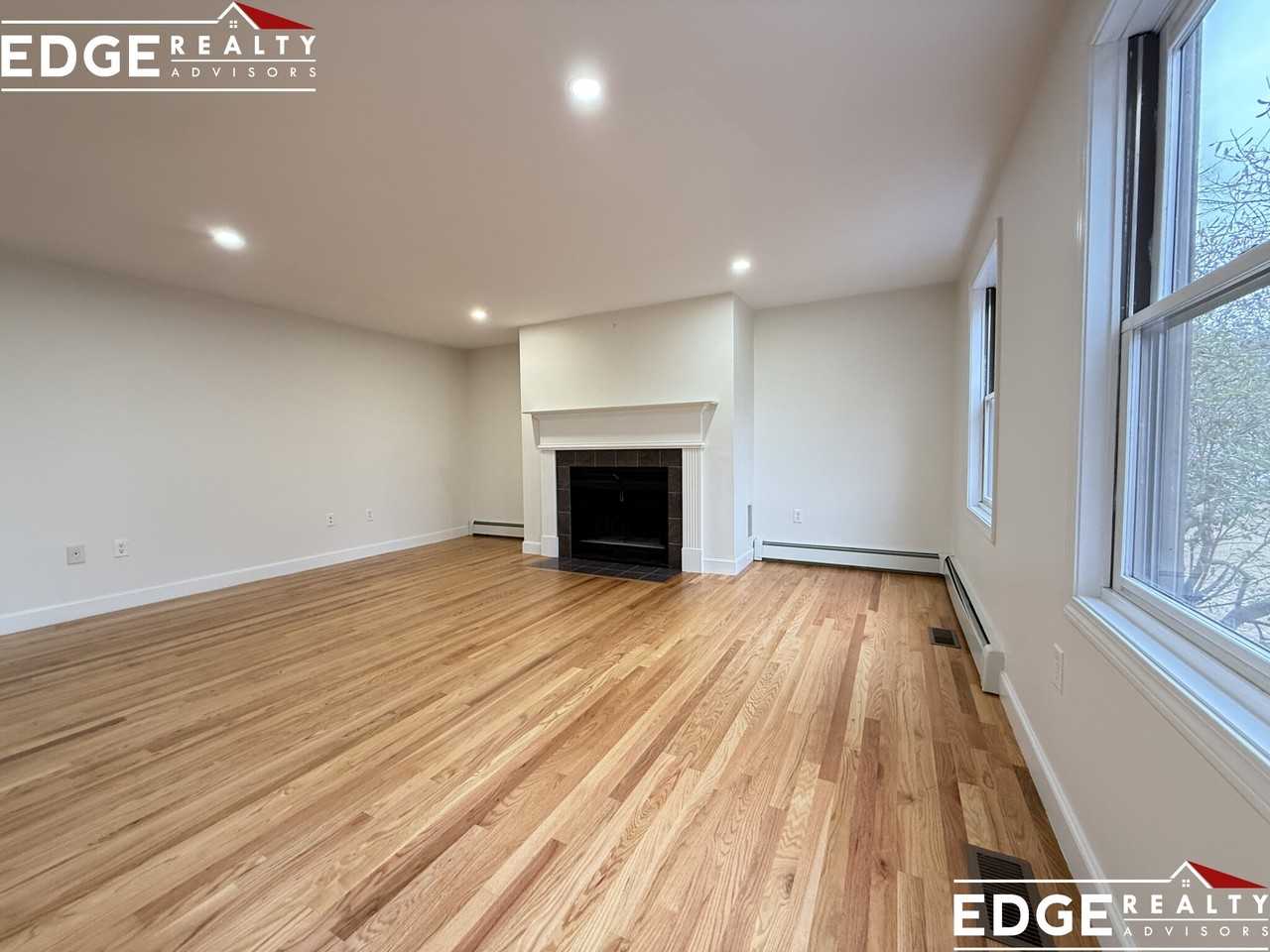 29 Cottage St - Photo 5 of 17