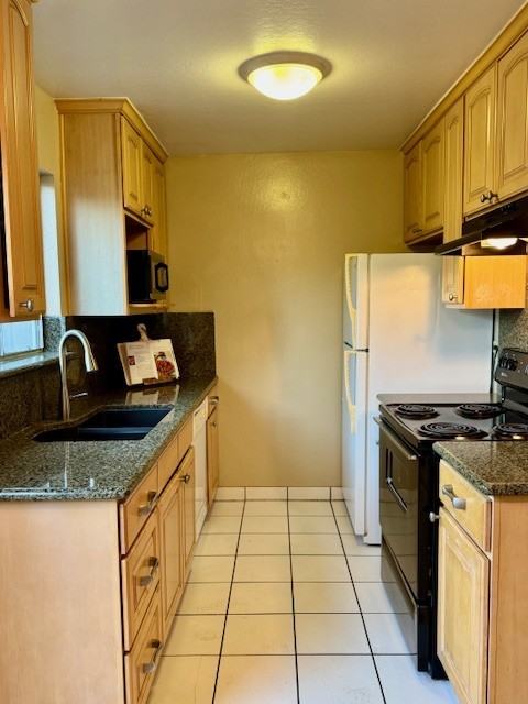 901 Veterans Dr #1 - Photo 2 of 24