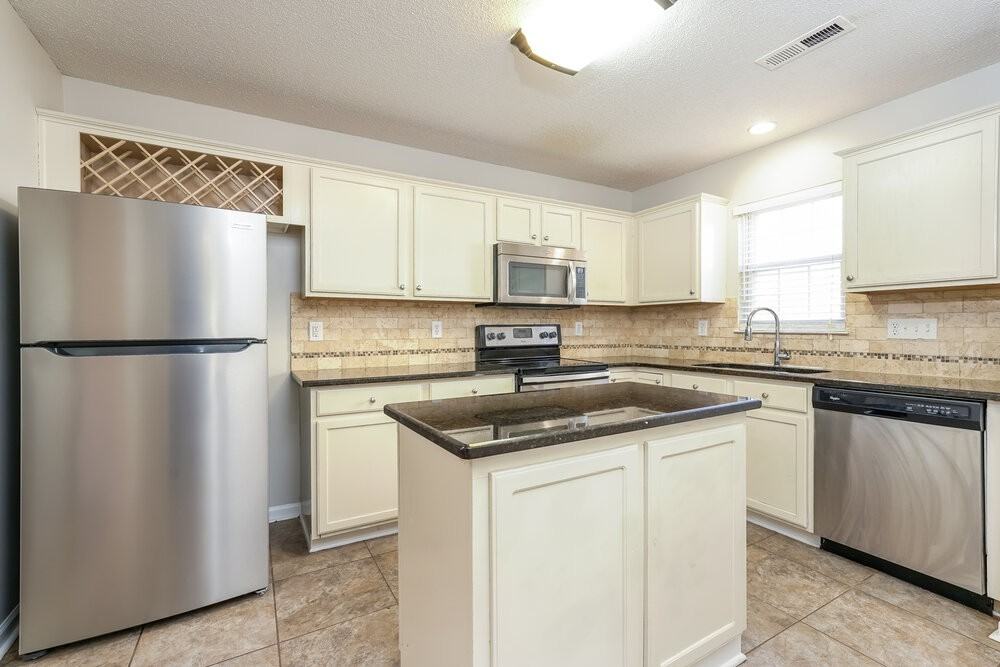 5209 Carriage Woods Dr - Photo 7 of 17